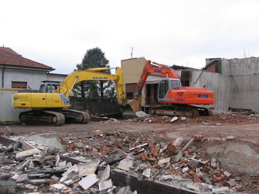 demolizione Artec Seveso