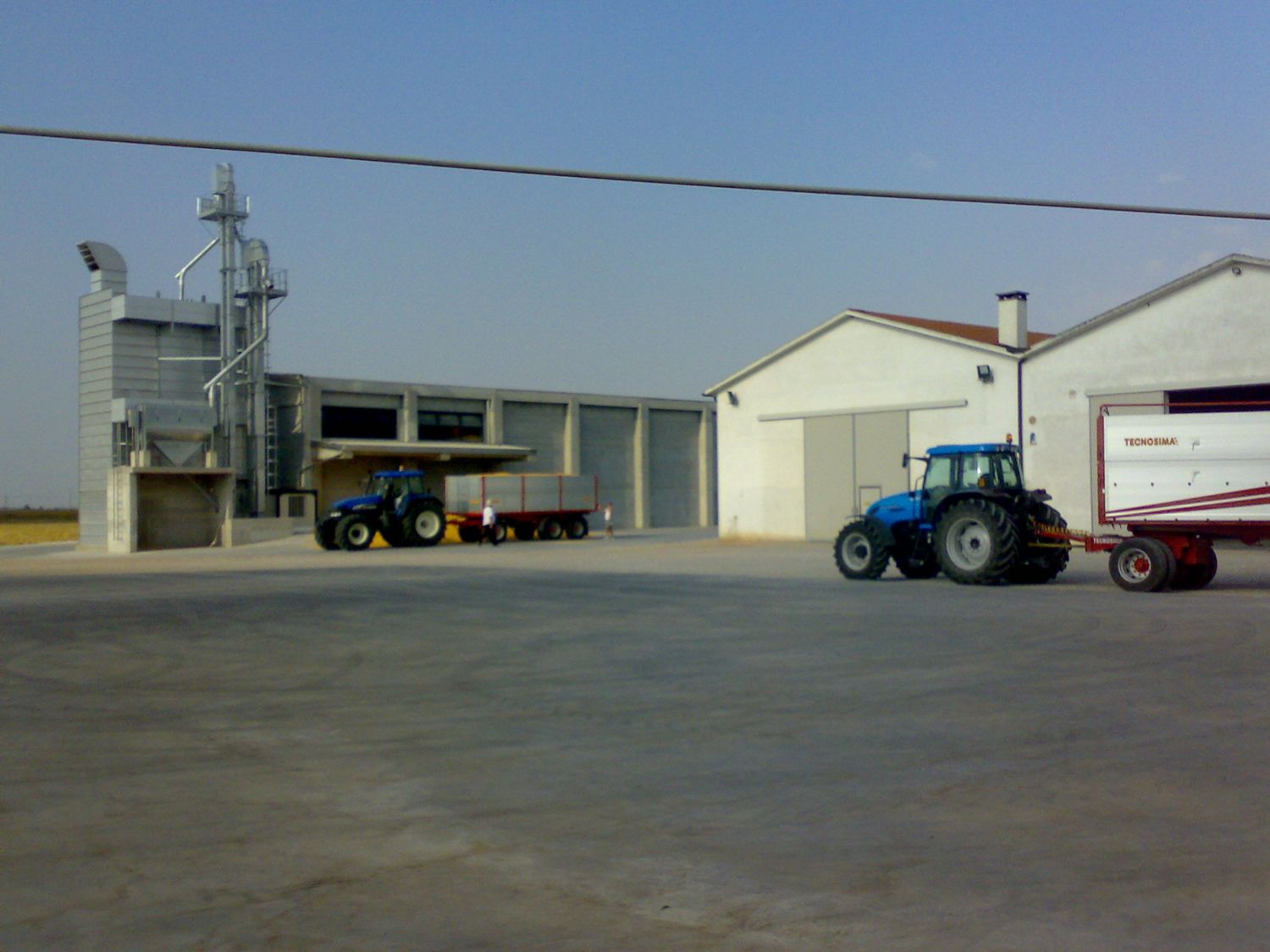 LANDINI LEGEND 130 vs NEW HOLLAND TM190 IN POSIZIONE