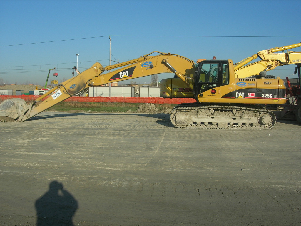 CAT 325C