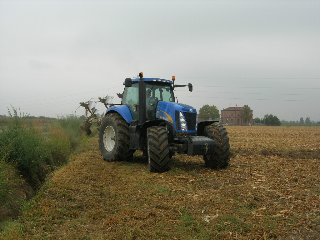 new holland T8040