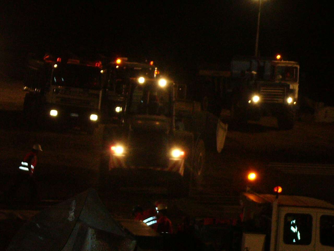 Stesura fresato sul manto stradale