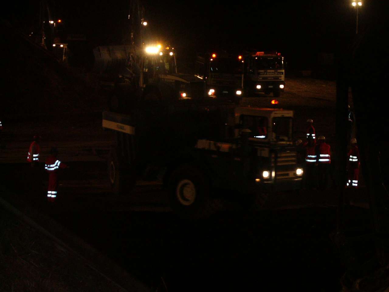 Stesura fresato sul manto stradale