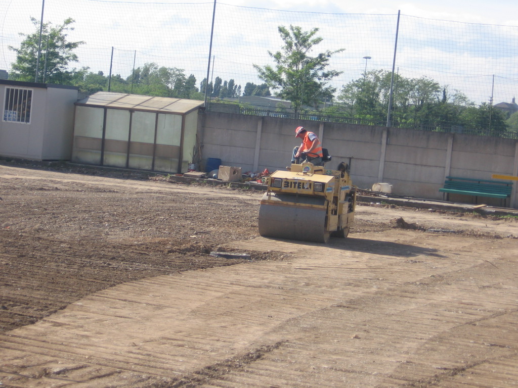 parcheggio Via S.Carlo Muggiò: rullaggio con Bitelli Falco