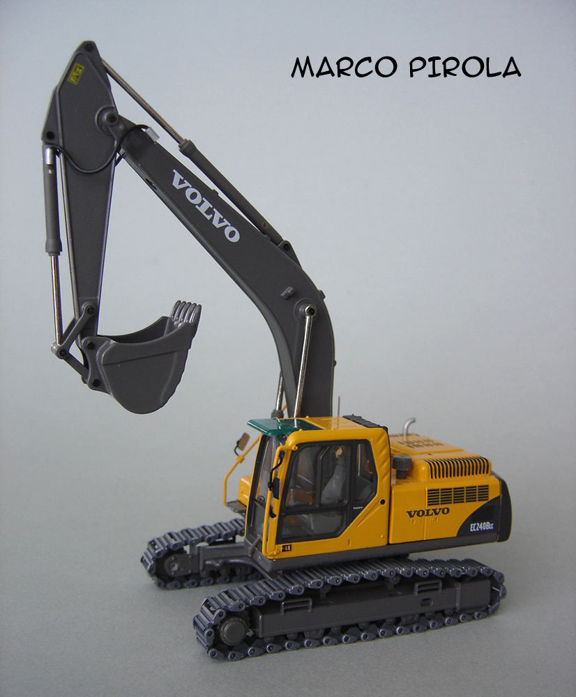 VOLVO EC240B revisionato