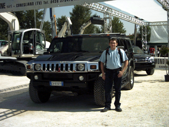 Nico Terex davanti all'Hummer 2