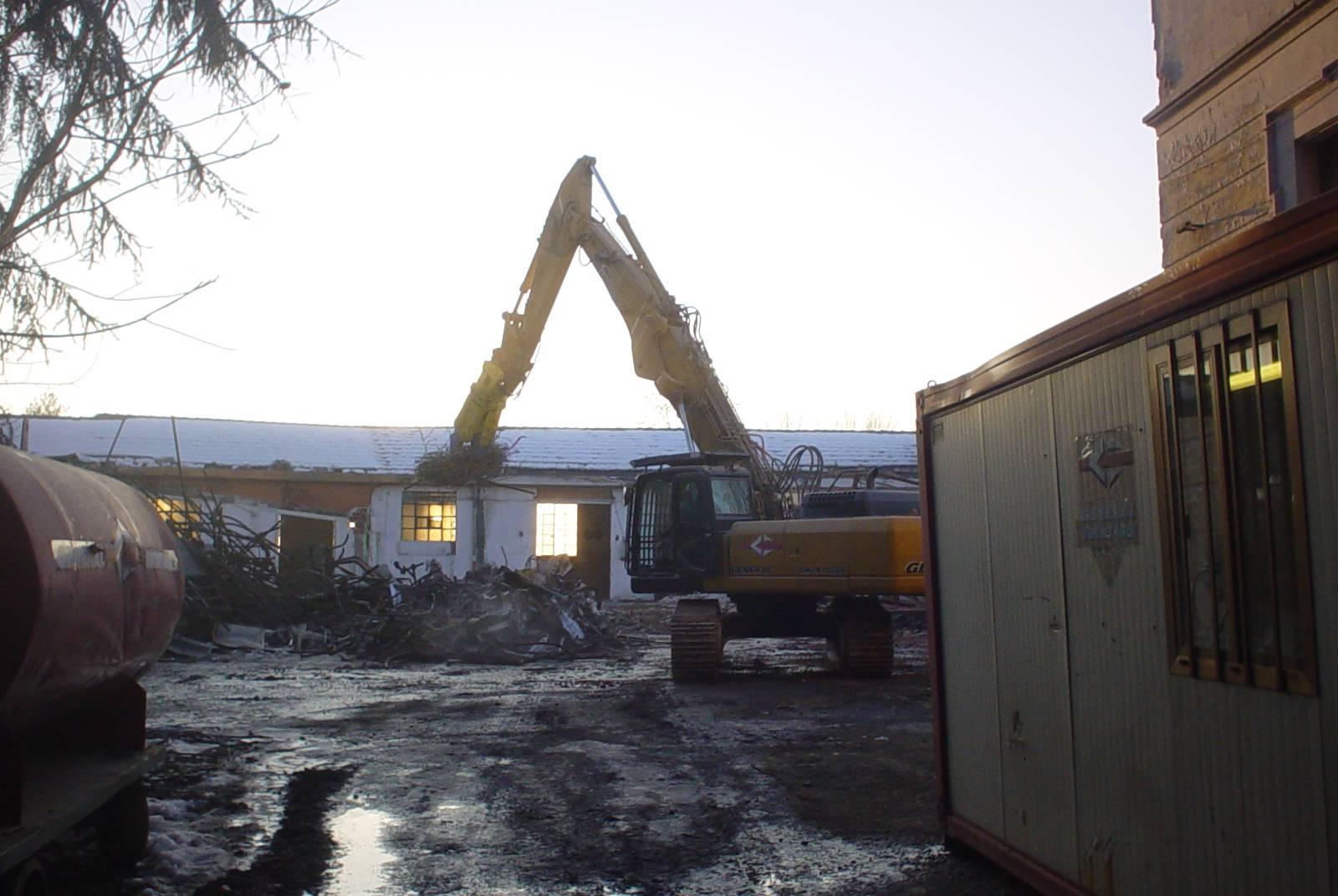 demolizione tipografia(GENERAL SMONTAGGI)