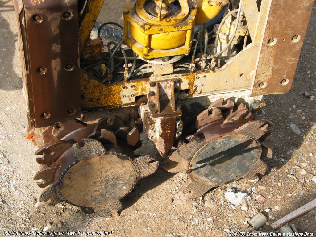 270406 Zoom fresa Bauer a stazione Dora