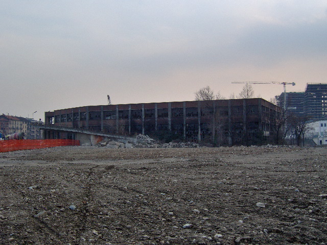 vecchio fabbricato nei pressi del cantiere