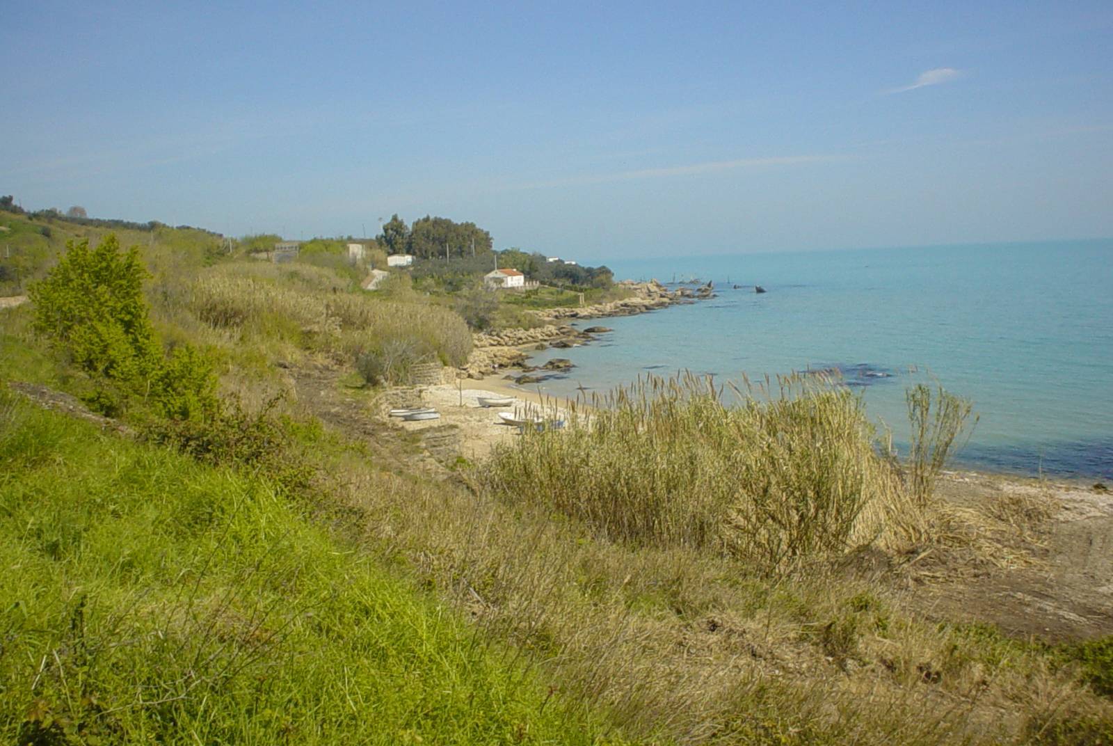 Abbattimento Magazzini abusivi dei Pescatori con Miniescavatori