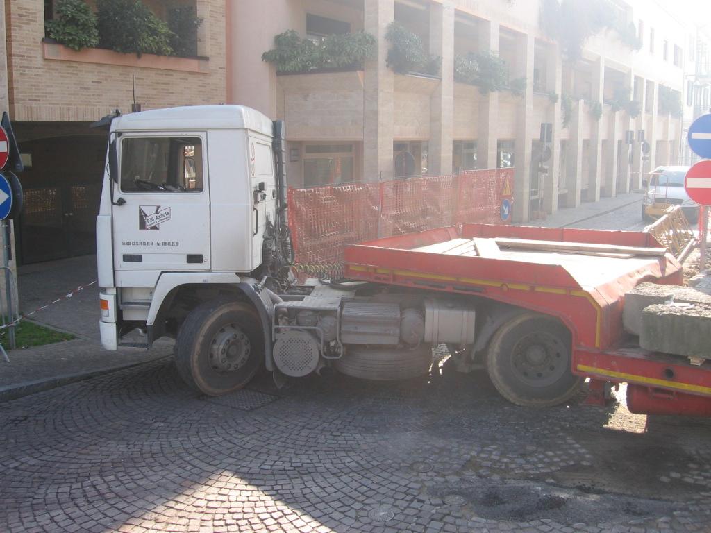 smontaggio FM:Volvo F12