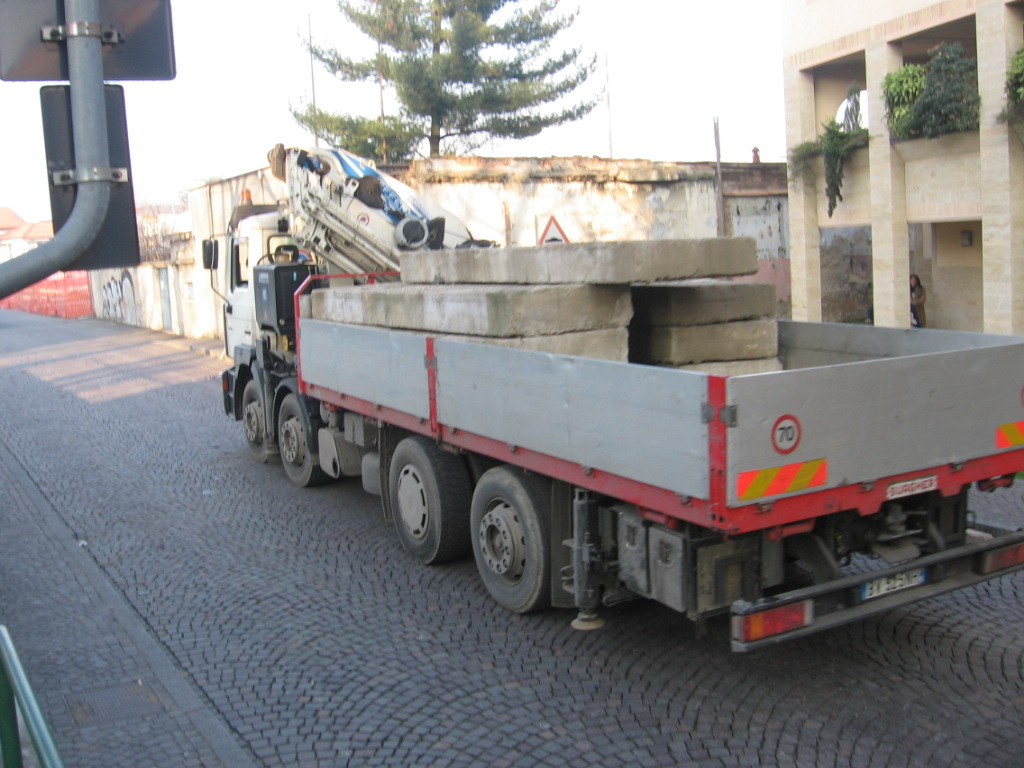smontaggio FM:il MAN va a scaricare