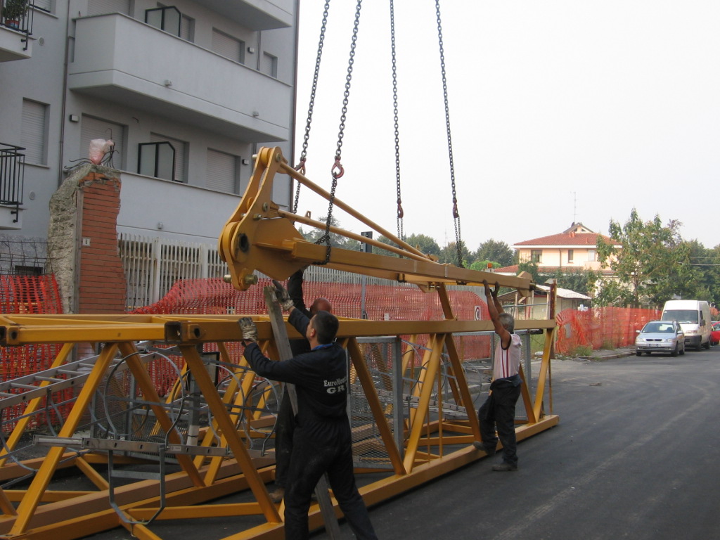 smontaggio Potain:sollevamento tiranti