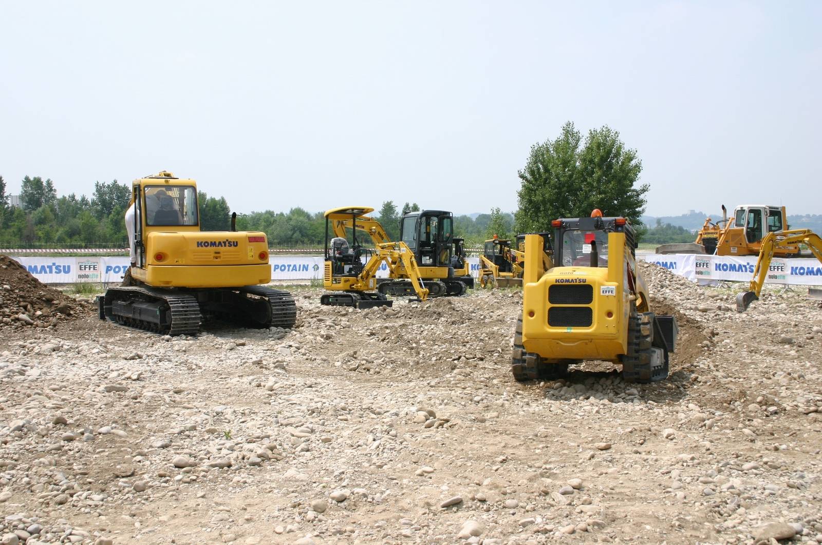 KOMATSU