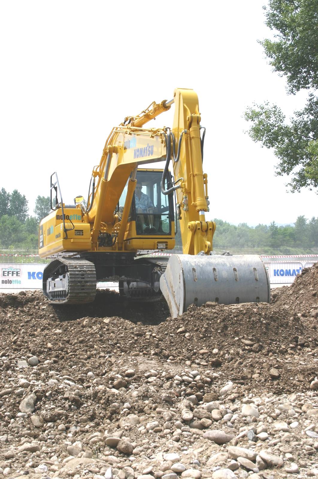 KOMATSU