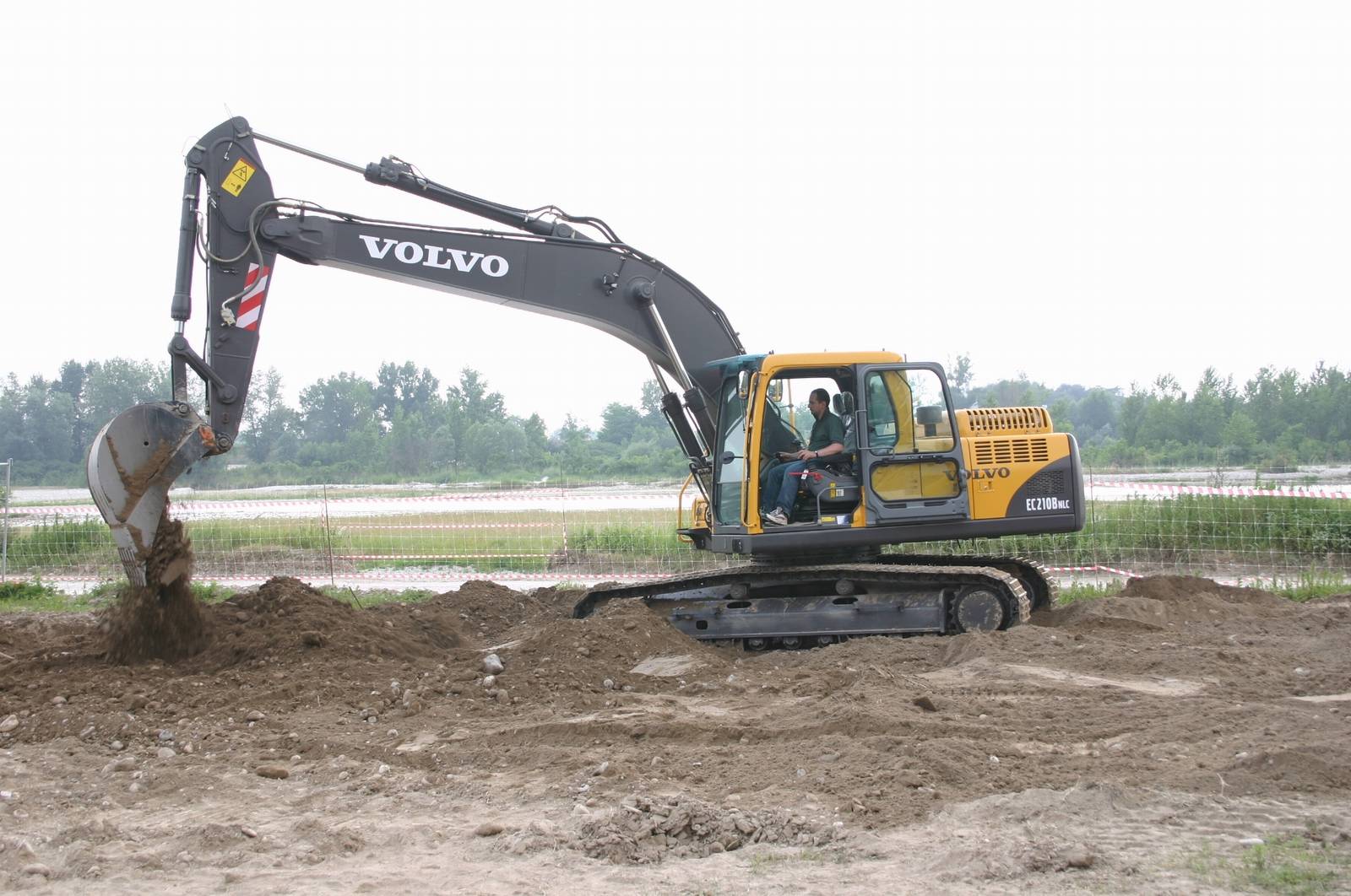 Costantino e il Volvo EC210...