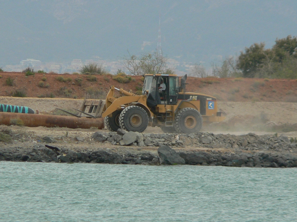 Cat 966G con forche.