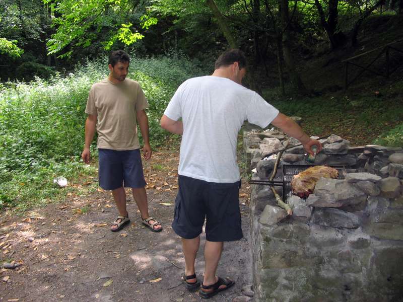 Barnaba ed Eugenio alle prese col Barbecue