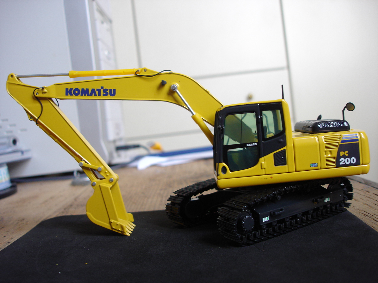 Komatsu pc200-8