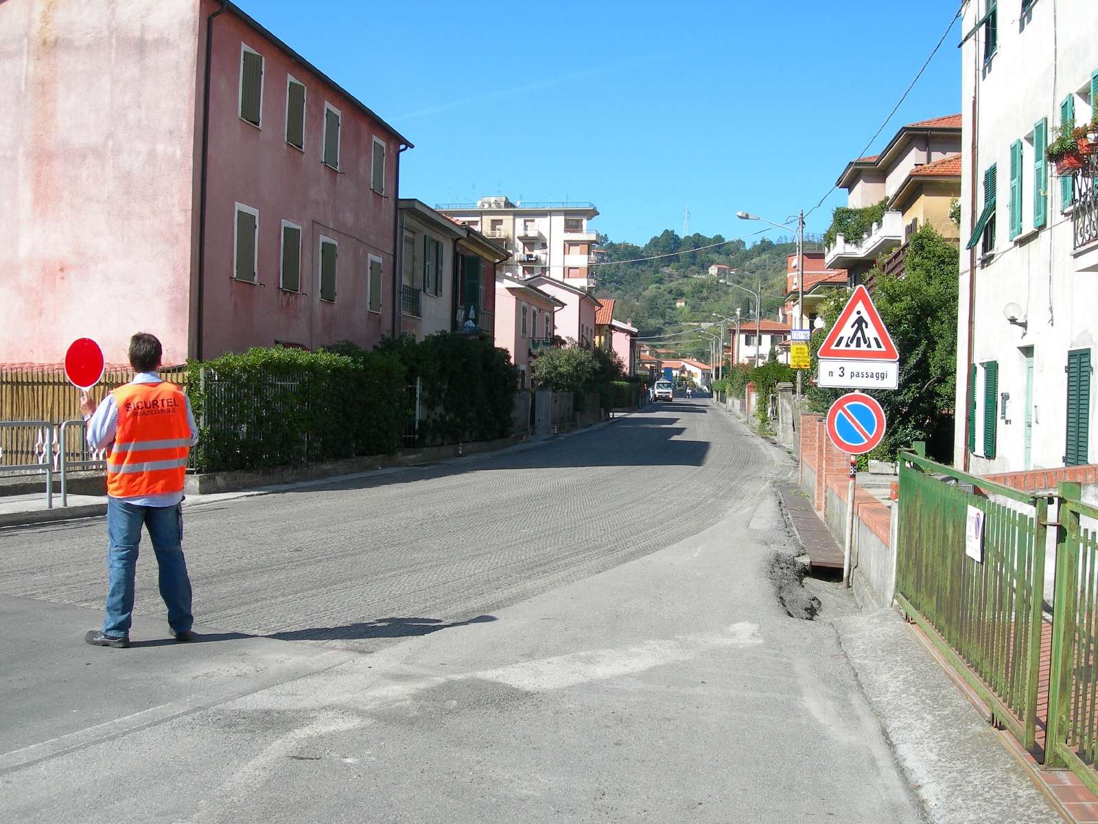 S.P.432 fresatura eseguita si comincia la posa dell'antiskid