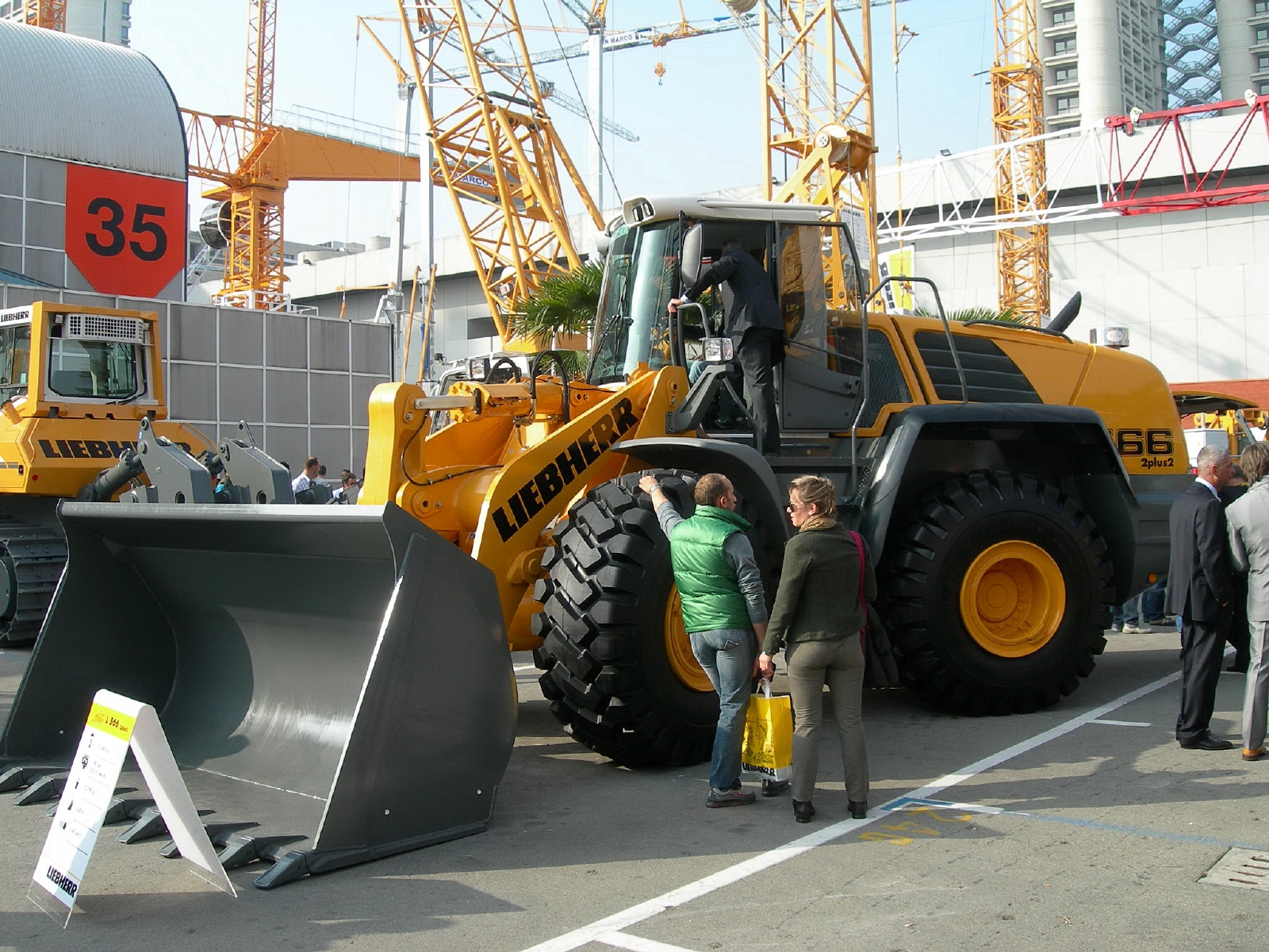 Liebherr 566 2plus2