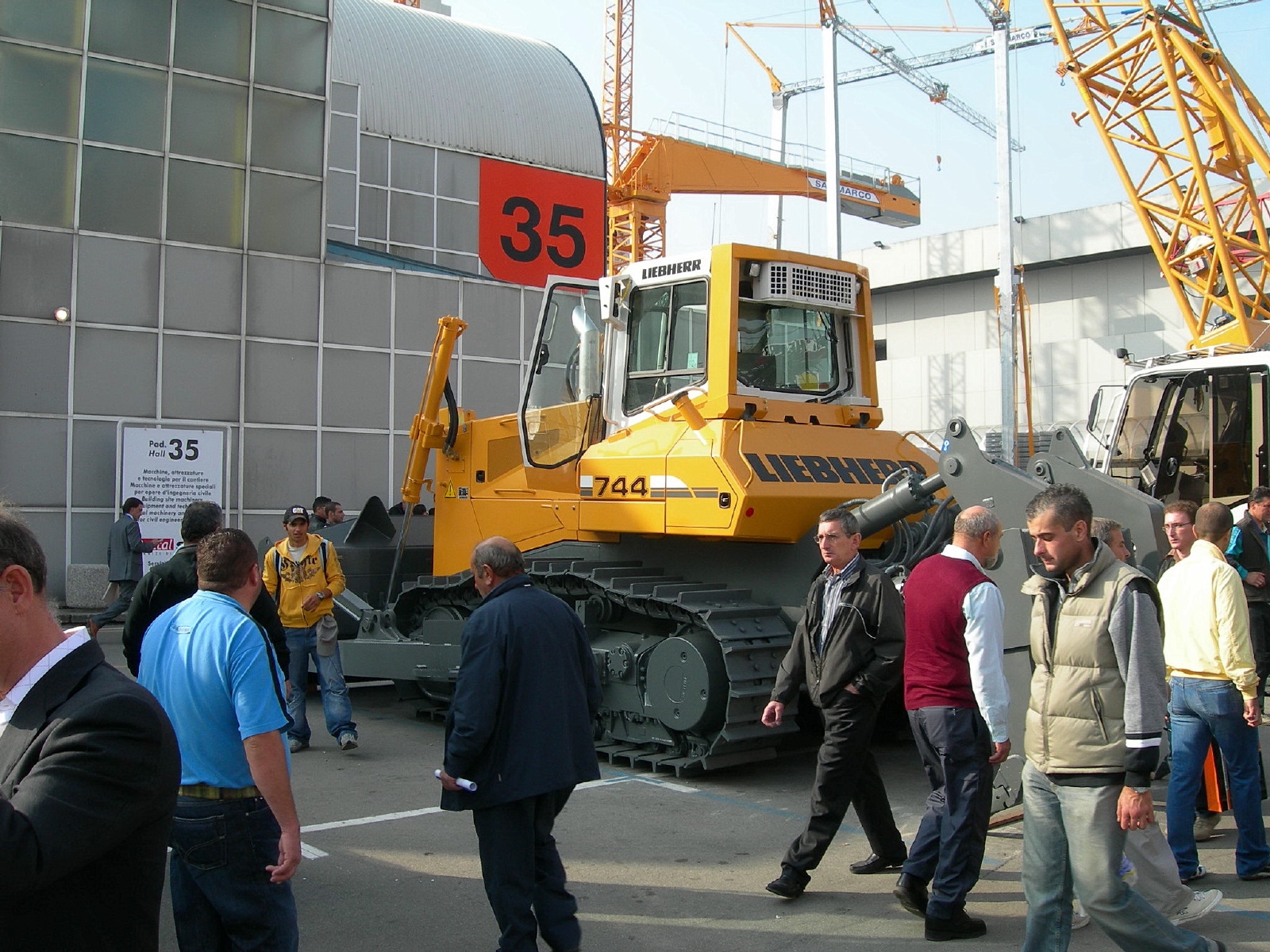 Liebherr 744