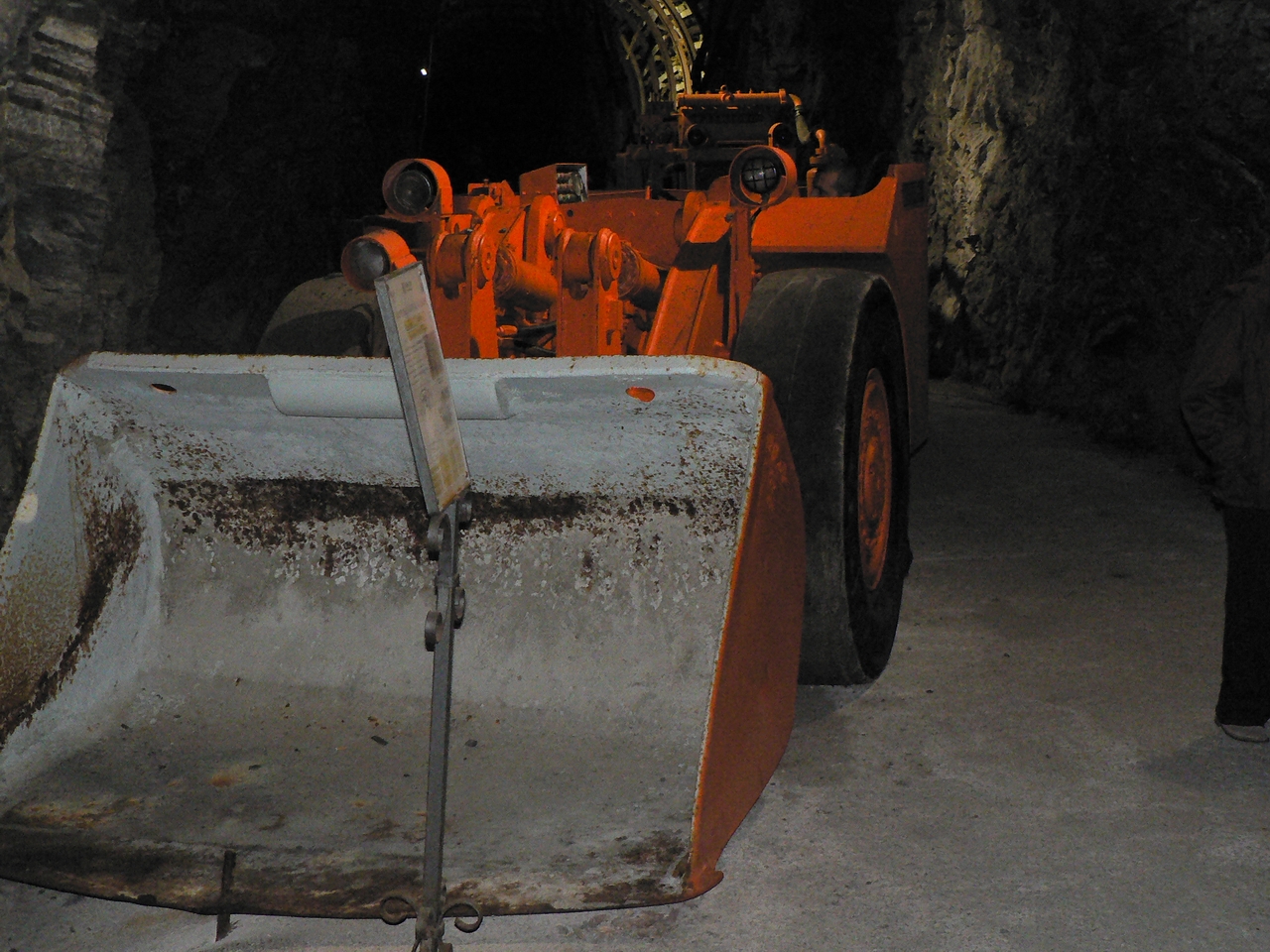 Pala per sottosuolo, Tamrock Toro 200D