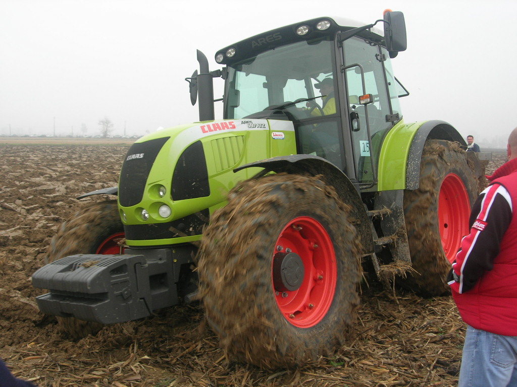 claas ares 697