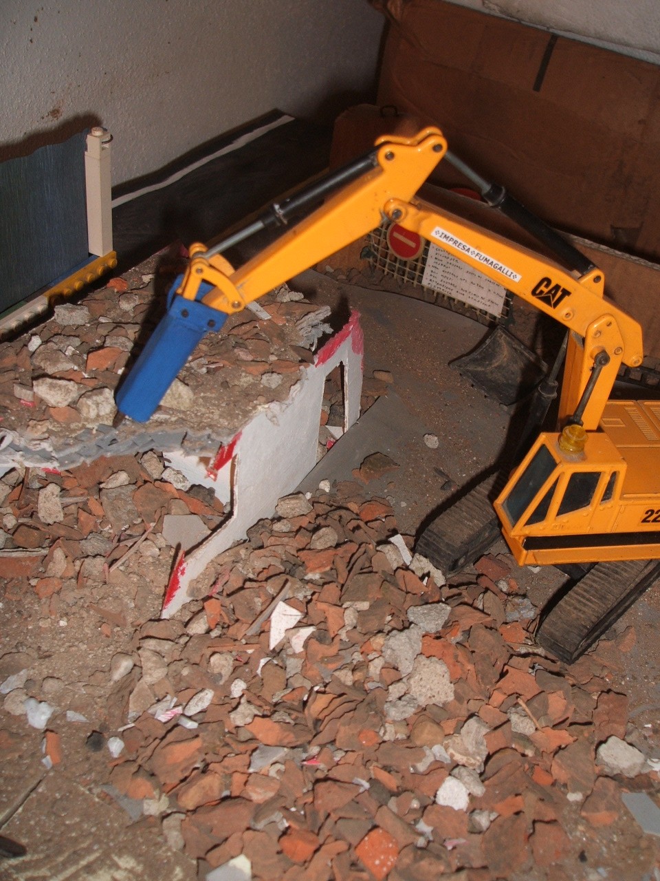 20\12\2006-demolizione edificio