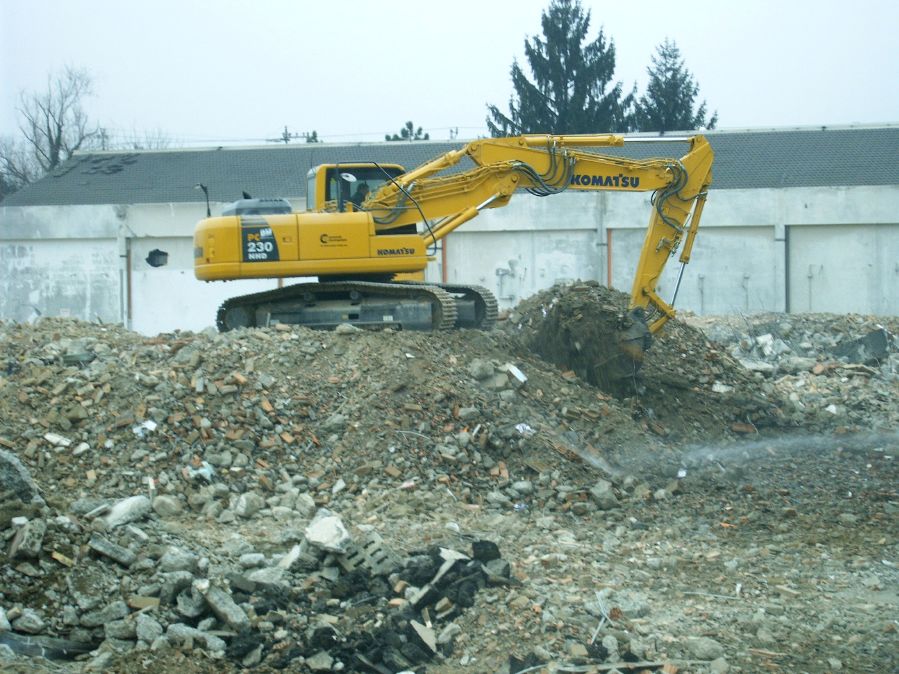 demolizione laboratori I.T.I.S.  PC230 NHD