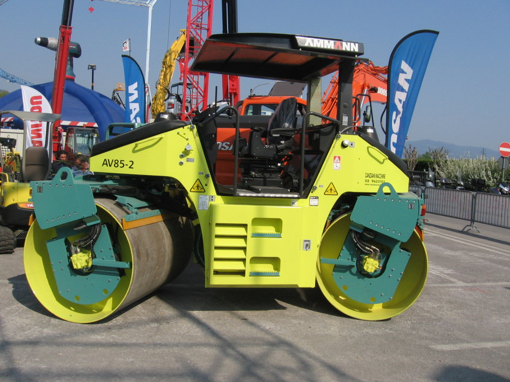 stand CG noleggi:Ammann AV85-2