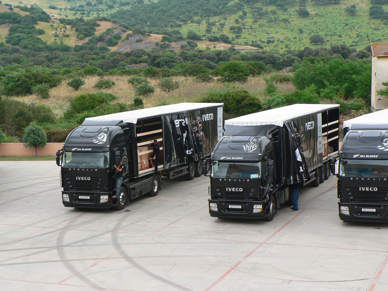 Iveco Stralis All-Blacks