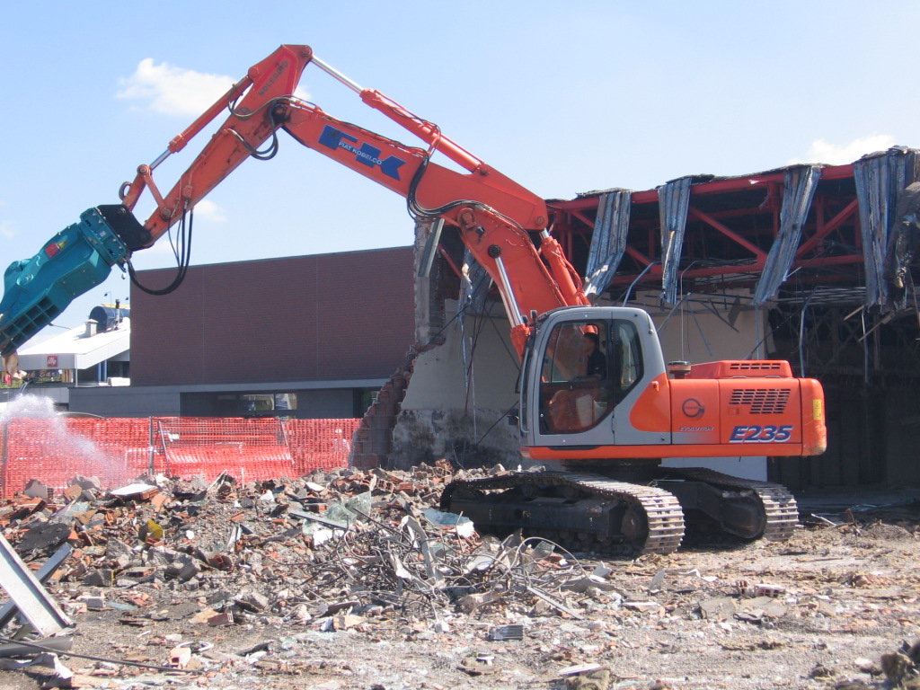 Fiat Kobelco E235 con frantumatore