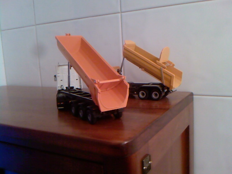 scania con vasca semirimorchio ed actros mb