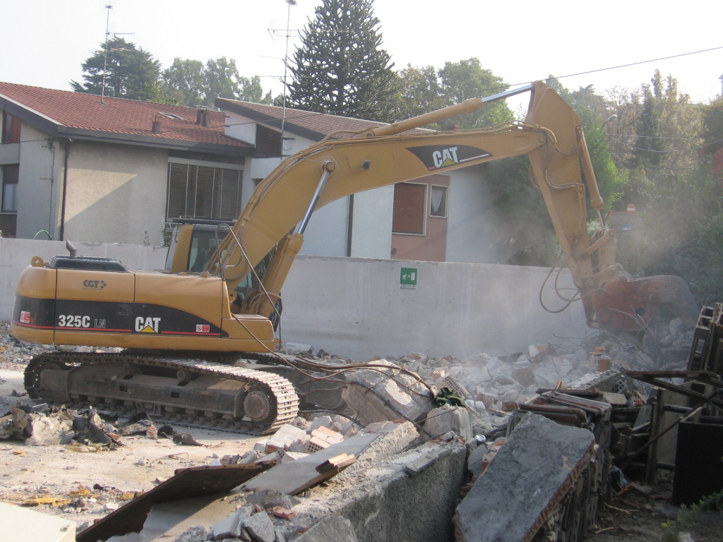 Caterpilar 325C LN con frantumatore