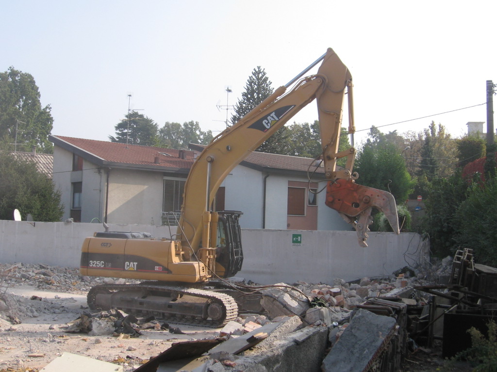 Caterpilar 325C LN con frantumatore