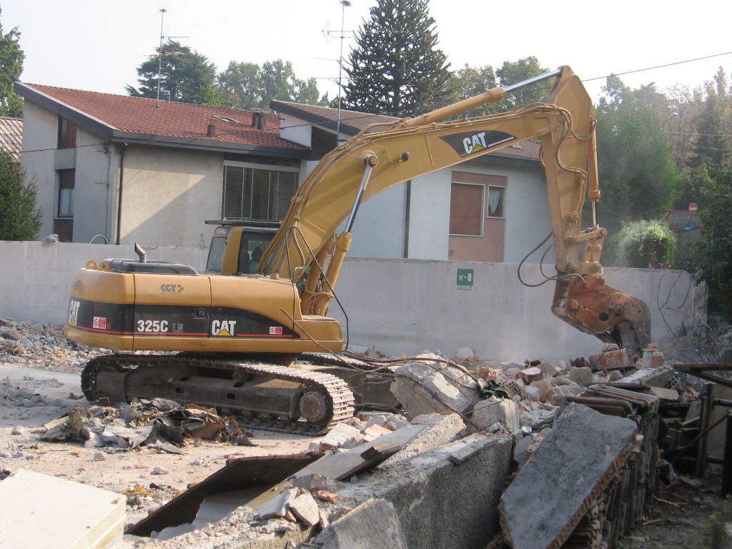 Caterpilar 325C LN con frantumatore