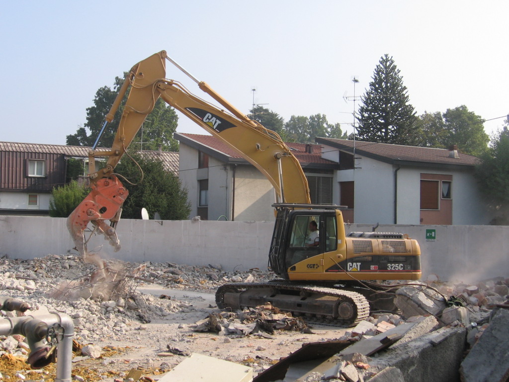 Caterpilar 325C LN con frantumatore