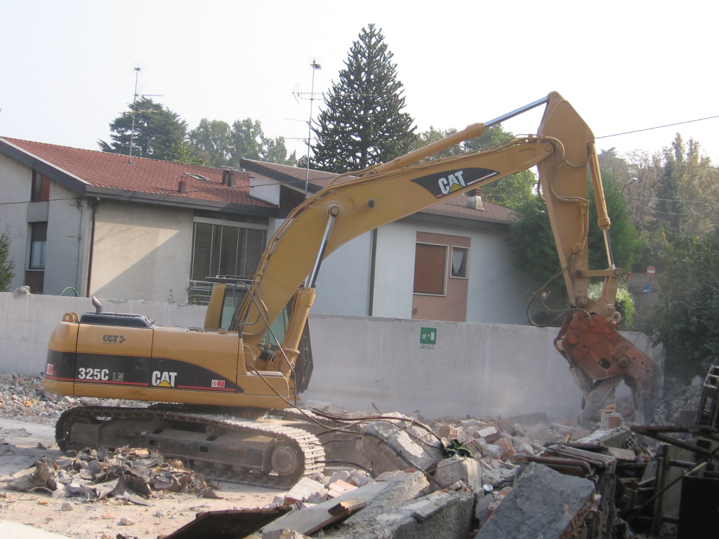 Caterpilar 325C LN con frantumatore