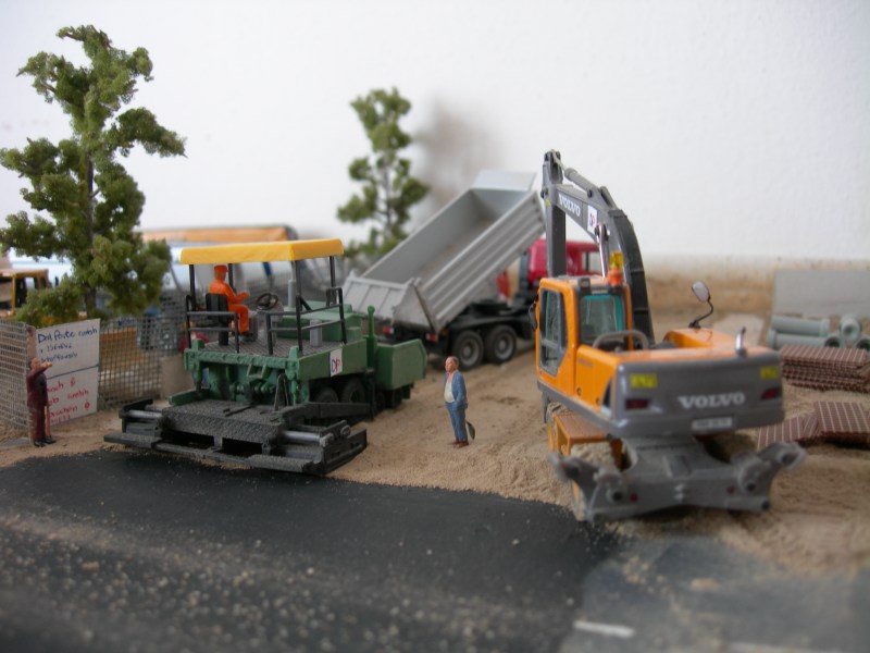 L'asfaltatura continua…