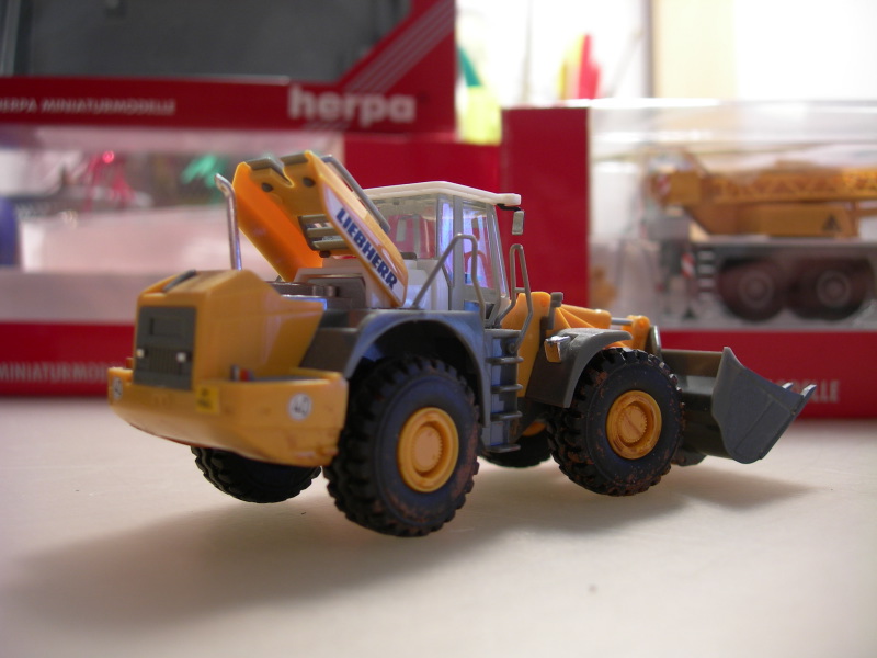 Liebherr L580 Herpa