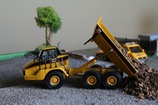 CAT 725