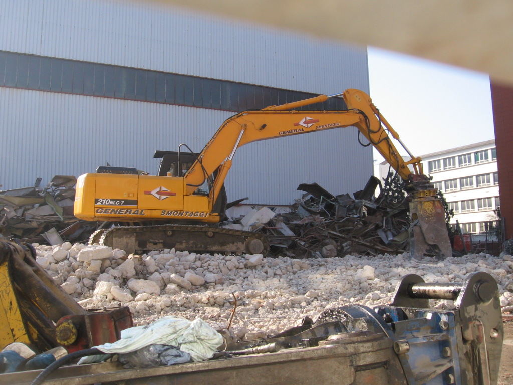 Hyundai 210NLC-7A con frantumatore MBI