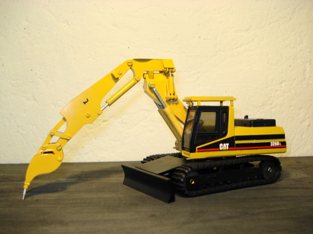 CAT 325B
