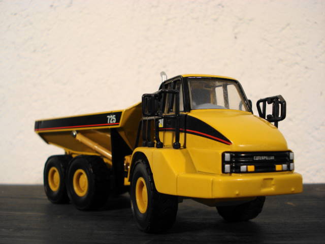 CAT 725