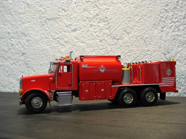 Peterbilt 357 Fuel & lube