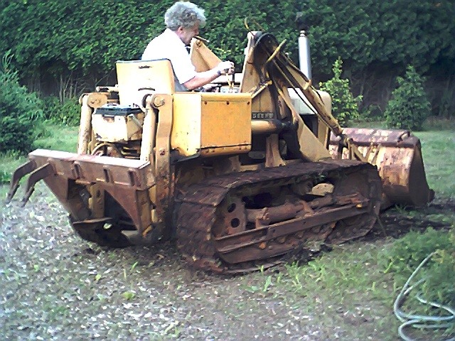 John Deere 810