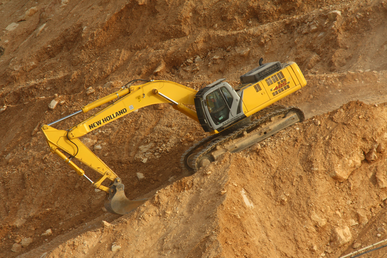 New Holland Kobelco E485 B