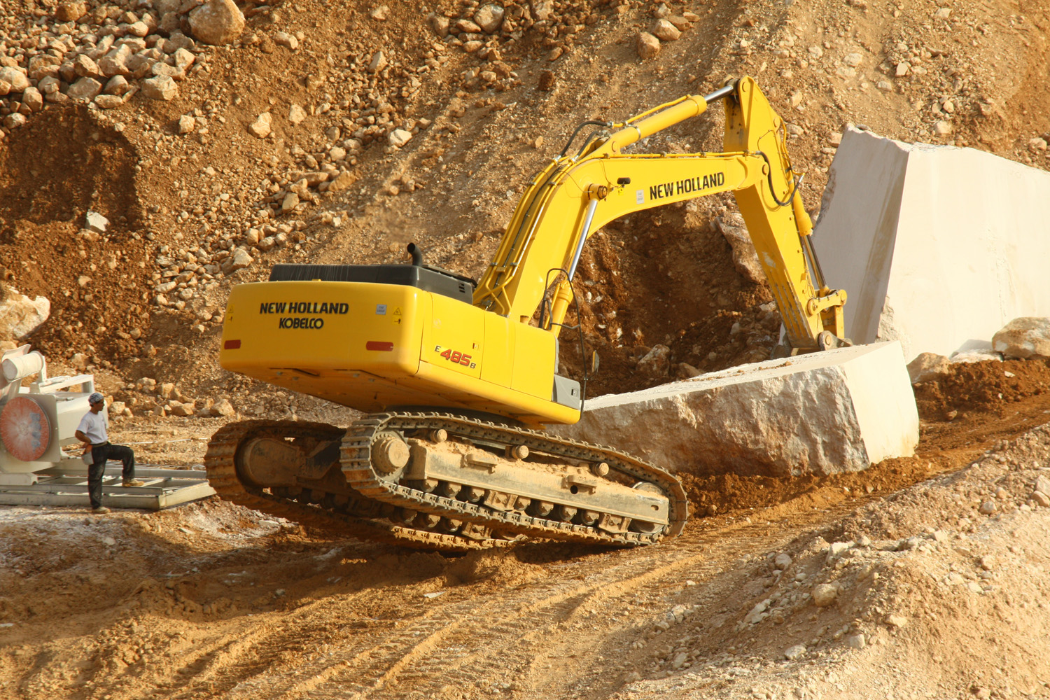 New Holland Kobelco E485 B