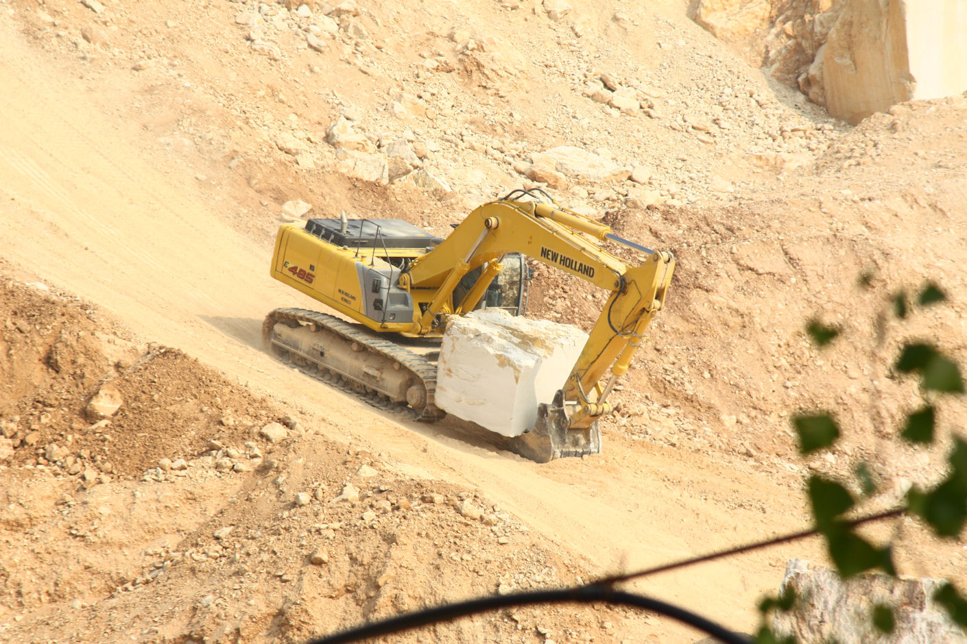 New Holland Kobelco E485