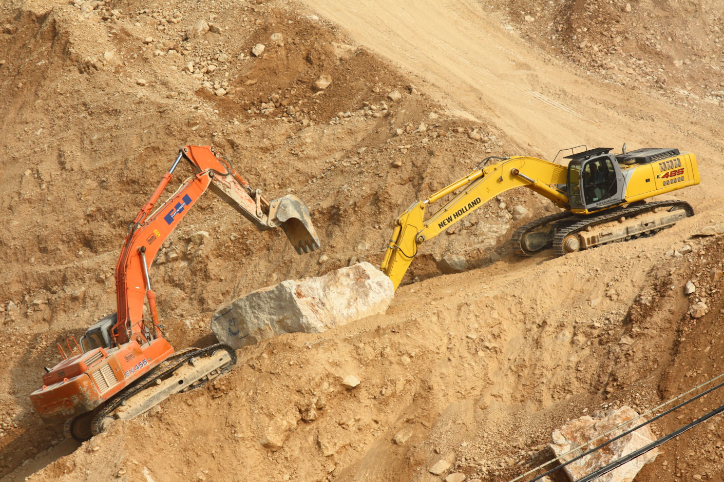 New Holland / Hitachi